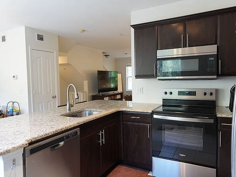 1004 Waterside Dr — Photo 20