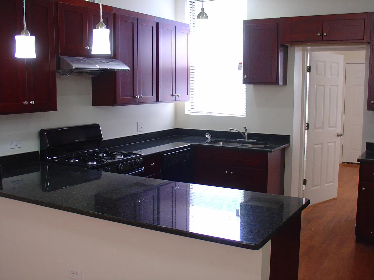 4 bed, 1555 sqft, $1,050 — Photo 2