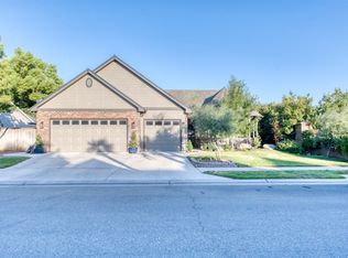 206 Moody Ave, Clovis, CA 93619