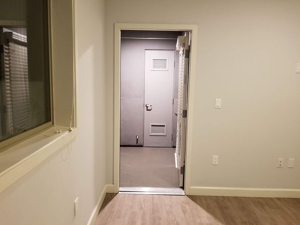7605 Louise Ave APT 404