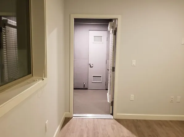 Louise Villas at Northridge, LLC, 7605 Louise Ave APT 404, Northridge, CA 91325