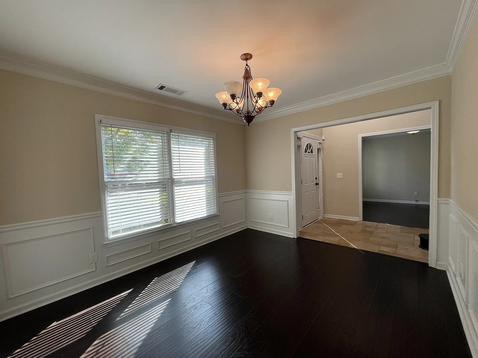 4 bed, 2.5 bath, 2520 sqft, $2,630 — Photo 4
