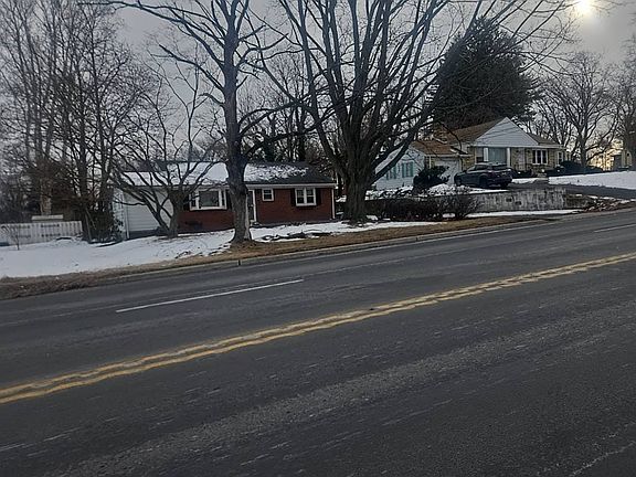 3rd image of 1468 Pennington Rd