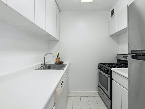 3rd image of 235 E 40th St APT 19F