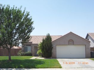1040 Royal Palm Dr, Rosamond, CA 93560