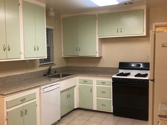 3rd image of 6524 Saint James Dr