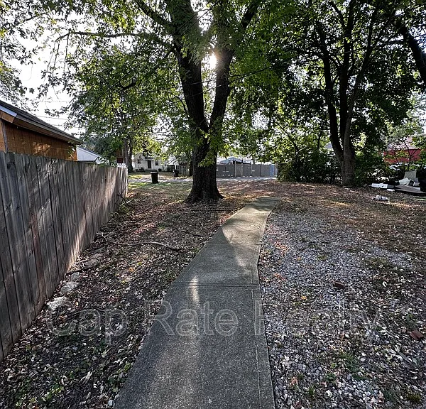 322 S Powell Ave — Photo 21