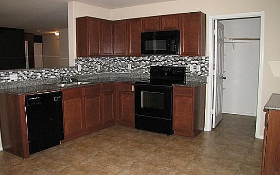 4th image of 2433 Loreto Dr
