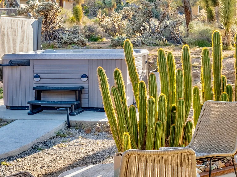 hot tub- fits 7 people