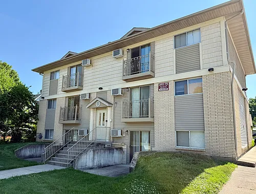 618 N Dodge St #4 Photo 1