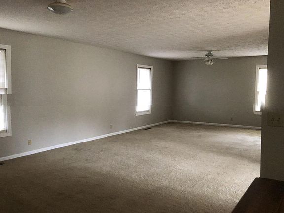3rd image of 912 Preston Ct