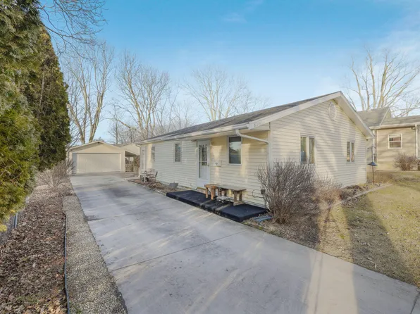 806 W Bond St, Monticello, IL 61856