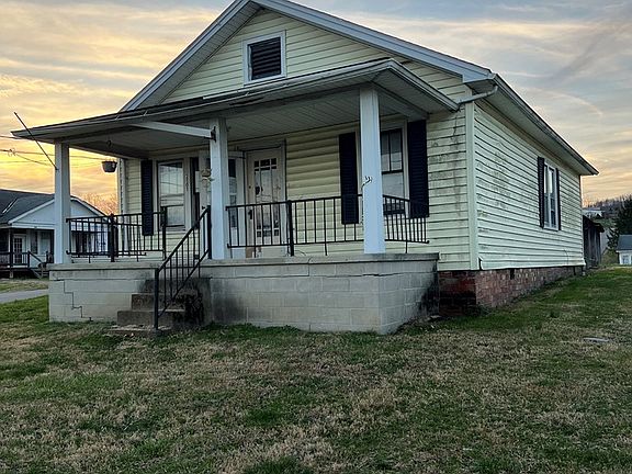 2nd image of 2101 Summit St