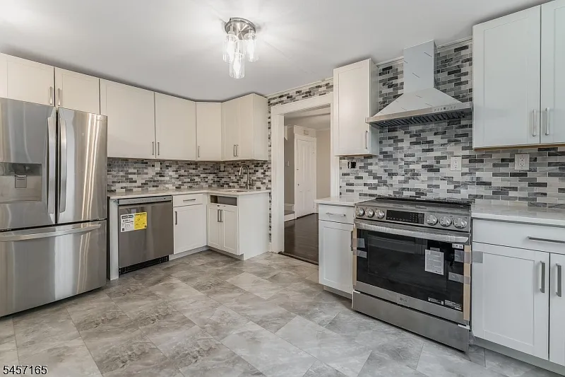 2 bed, 1.0 bath, $2,700 — Photo 2