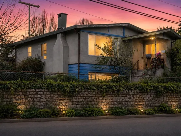 3141 Broadway E, Vancouver, BC V6K 2H2