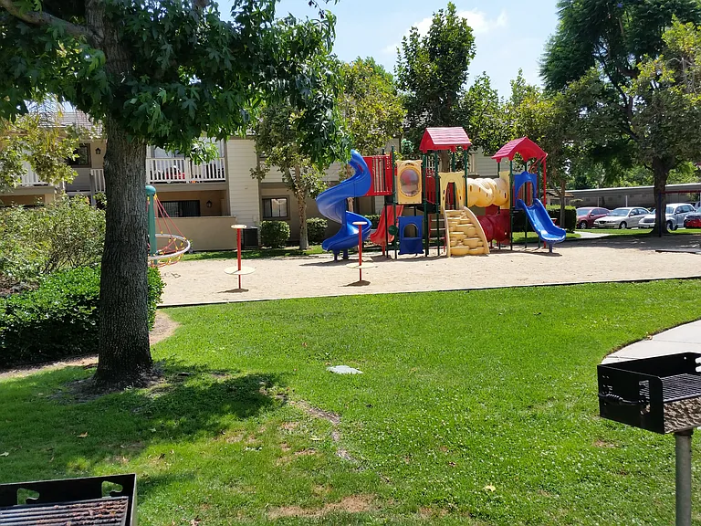 AMBERWOOD APARTMENTS — Photo 26