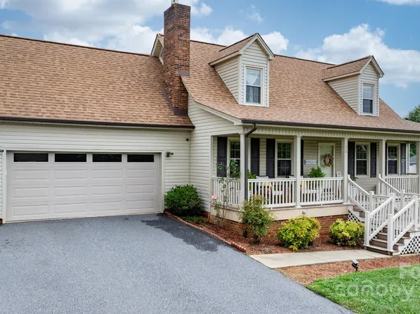 139 Pleasant Gardens Dr, Taylorsville, NC 28681