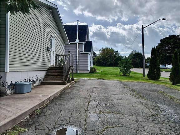 4th image of 52 Allan St