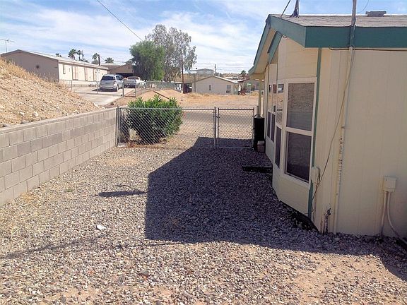 Right side yard (Medium)_05122013