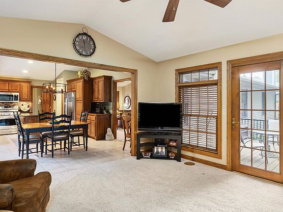 5th image of 3230 Arlington Cir