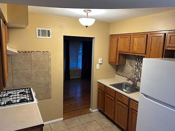 4th image of 10009 Lakemoor Dr