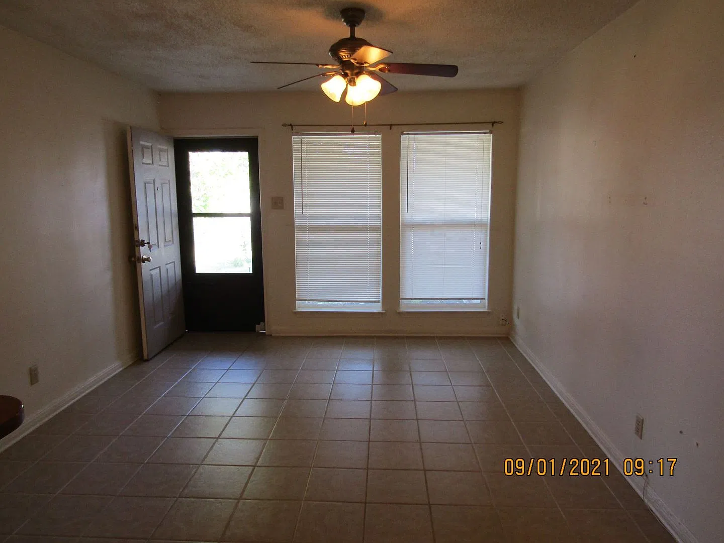2 bedroom 1 bath duplex — Photo 4
