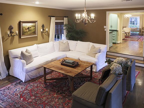 Another view of the FAMILY ROOM showing its easy accessibility from the Wet Bar and Living Room - great spacial flow for entertaining !