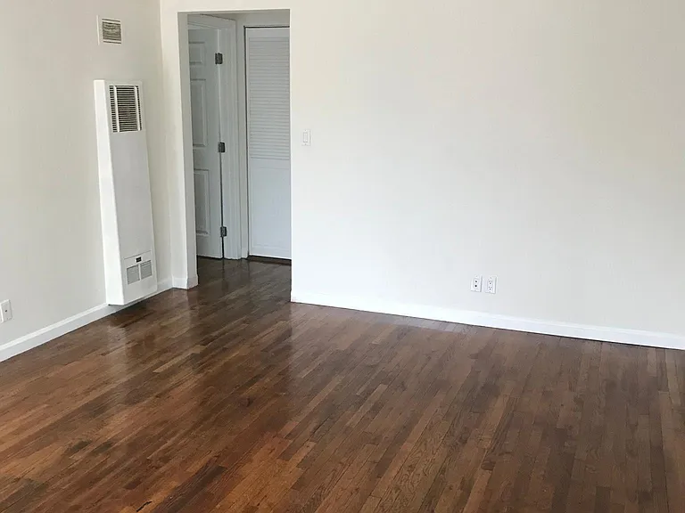 1842 22nd St #1 — Photo 8