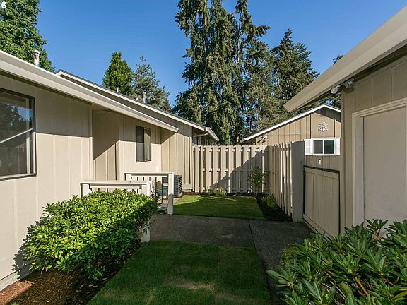 3rd image of 2912 SE Blue Bird Dr