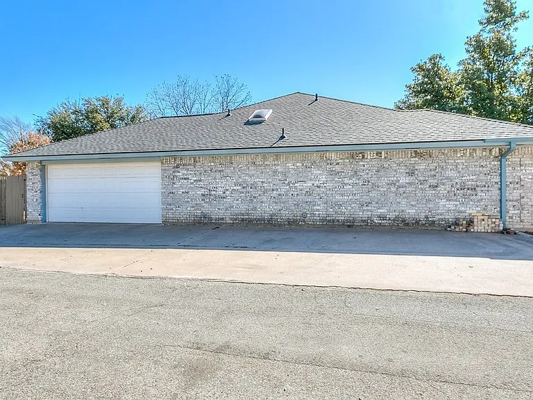 3438 Walnut Hill Dr — Photo 32