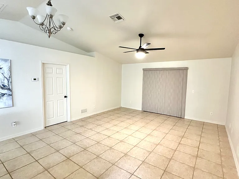 5027 Benton St — Photo 10