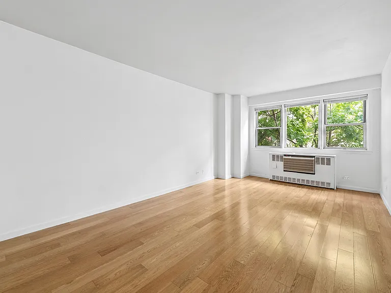 245 E 35th St #6J — Photo 3