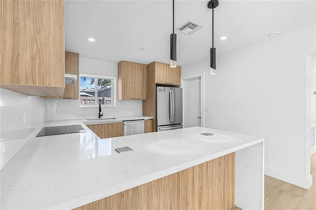 4 bed, 1600 sqft, $4,400 — Photo 4