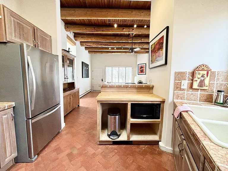701 E Alameda St — Photo 14