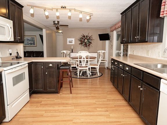 5th image of 184 Viking Dr