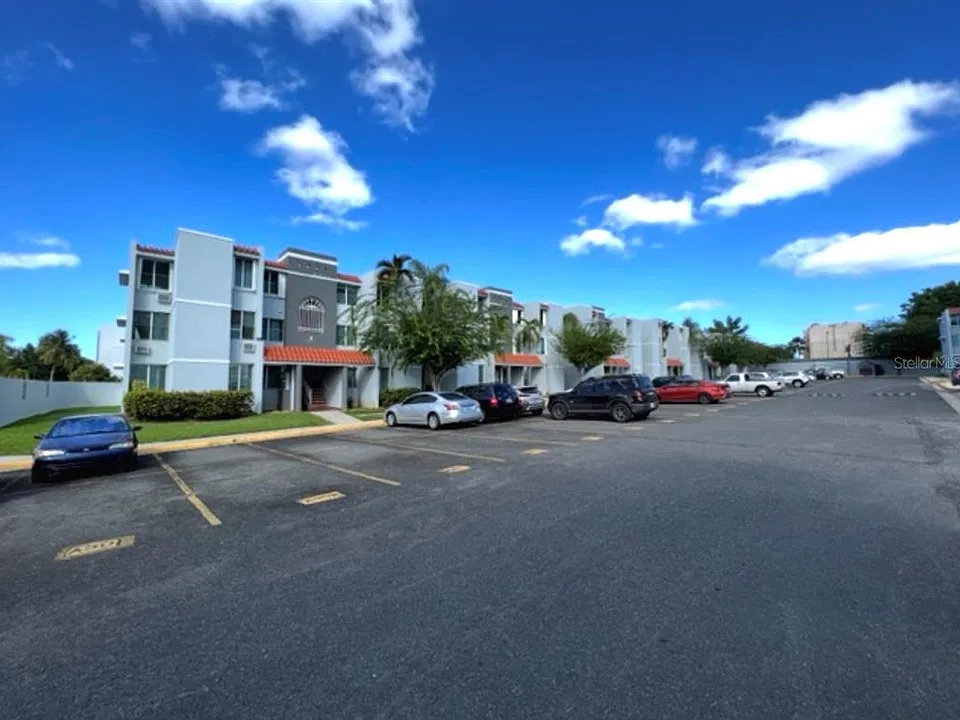 8860 Patios Sevillanos F10 #F10