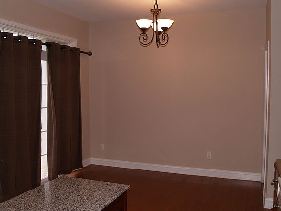 5th image of 118 Walnut Cove Dr APT E