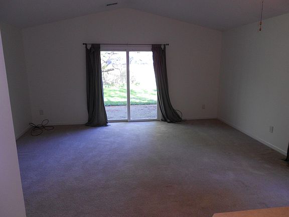 4th image of 617 Central Bay Ave