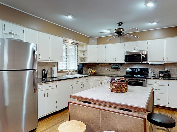 5th image of 39 Burnett Ave