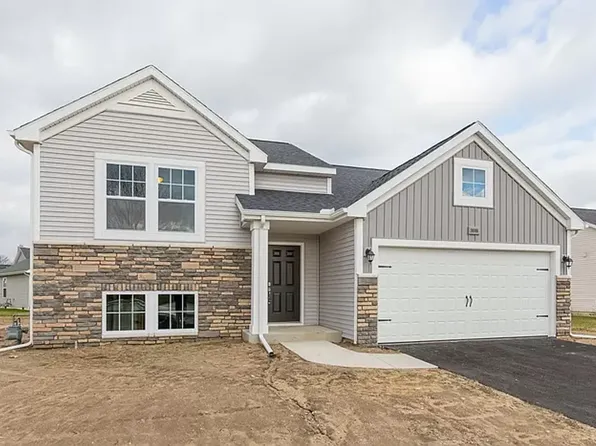 676 Gage St NW, Grand Rapids, MI 49544