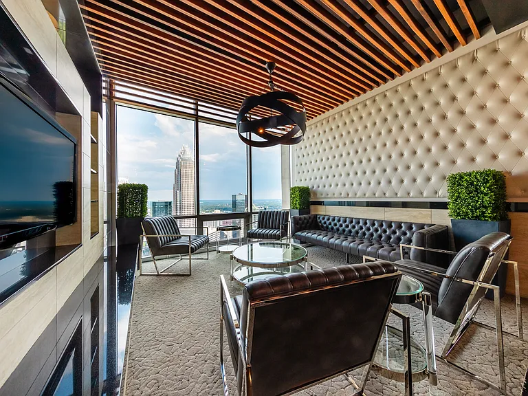 The VUE Charlotte On 5th — Photo 20