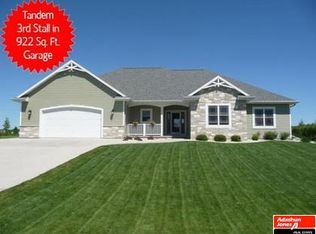 823 Estate Dr, Fond Du Lac, WI 54935