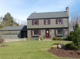 28 Gloucester Ln, West Hartford, CT 06107