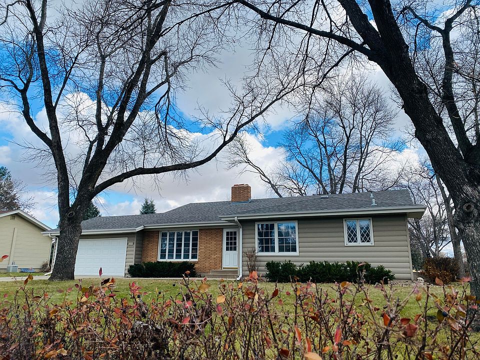 1106 N 4th St, Aberdeen, SD 57401 Zillow