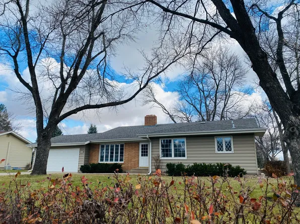 1106 N 4th St, Aberdeen, SD 57401