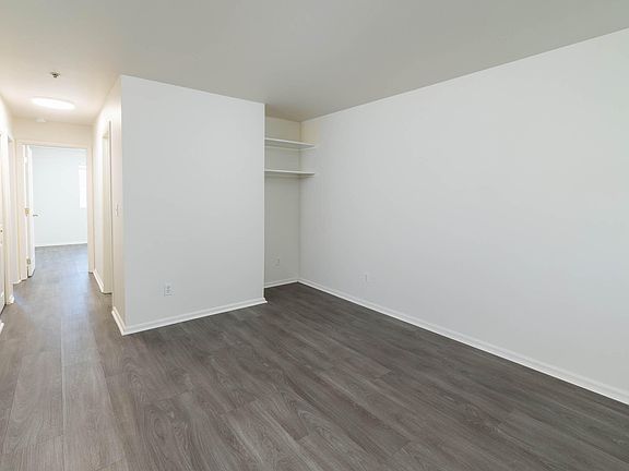 4th image of 1031 SE 4th St APT 23