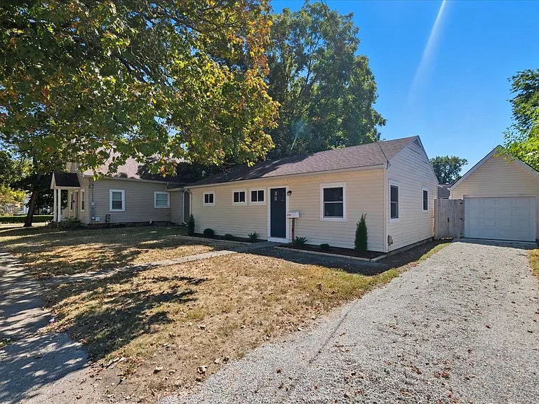 710 E Chestnut St — Photo 19