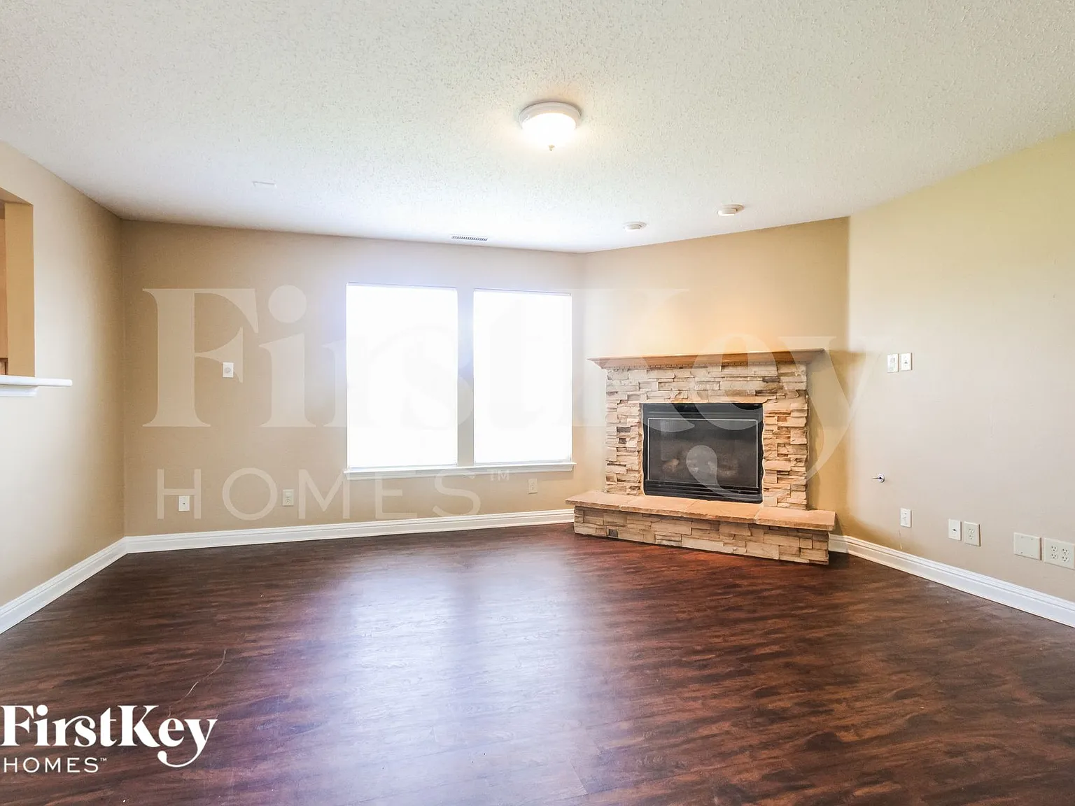 3 bed, 2.5 bath, 1350 sqft, $1,930 — Photo 2