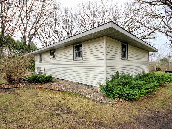 3rd image of 628 Woodland Dr