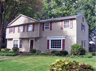 2565 Falmouth Rd, Akron, OH 44333